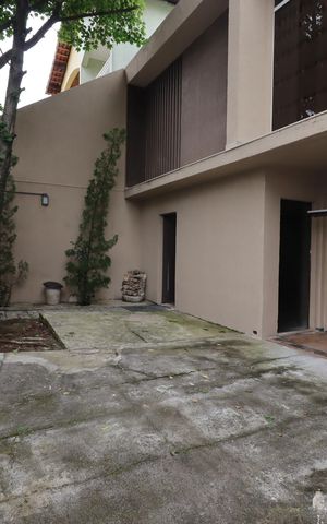 Casa à venda com 235m², 3 quartos e 7 vagasQuintal da frente
