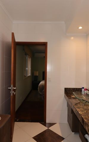 Casa à venda com 235m², 3 quartos e 7 vagasBanheiro da Suíte