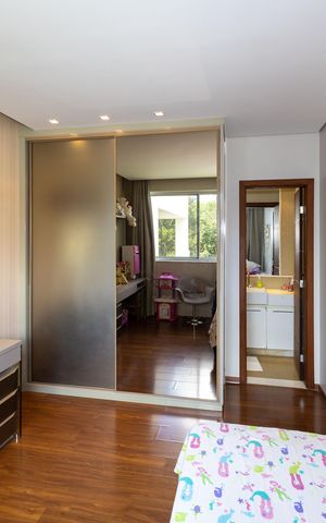 Casa de condomínio à venda com 348m², 3 quartos e 4 vagas Casa de condomínio à venda com 348m², 3 quartos e 4 vagasSuíte 1