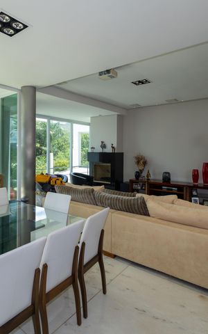 Casa de condomínio à venda com 348m², 3 quartos e 4 vagas Casa de condomínio à venda com 348m², 3 quartos e 4 vagasSala de Jantar