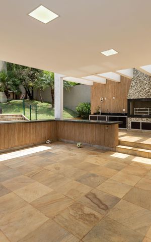 Casa de condomínio à venda com 348m², 3 quartos e 4 vagas Casa de condomínio à venda com 348m², 3 quartos e 4 vagasÁrea Gourmet