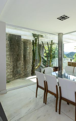 Casa de condomínio à venda com 348m², 3 quartos e 4 vagas Casa de condomínio à venda com 348m², 3 quartos e 4 vagasSala de Jantar