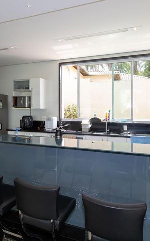 Casa de condomínio à venda com 348m², 3 quartos e 4 vagas Casa de condomínio à venda com 348m², 3 quartos e 4 vagasCozinha