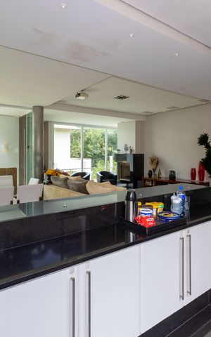 Casa de condomínio à venda com 348m², 3 quartos e 4 vagas Casa de condomínio à venda com 348m², 3 quartos e 4 vagasCozinha