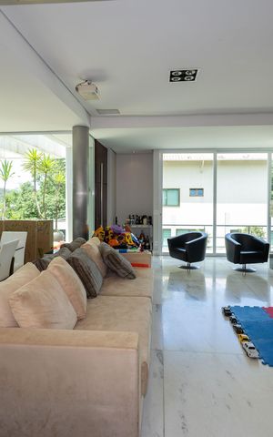 Casa de condomínio à venda com 348m², 3 quartos e 4 vagas Casa de condomínio à venda com 348m², 3 quartos e 4 vagasSala Ampla