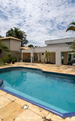Casa de condomínio à venda com 348m², 3 quartos e 4 vagas Casa de condomínio à venda com 348m², 3 quartos e 4 vagasPiscina
