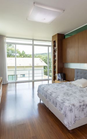 Casa de condomínio à venda com 348m², 3 quartos e 4 vagas Casa de condomínio à venda com 348m², 3 quartos e 4 vagasSuíte Master