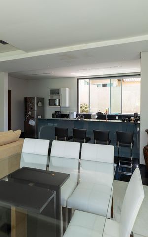Casa de condomínio à venda com 348m², 3 quartos e 4 vagas Casa de condomínio à venda com 348m², 3 quartos e 4 vagasSala de Jantar