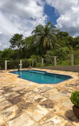 Casa de condomínio à venda com 348m², 3 quartos e 4 vagas Casa de condomínio à venda com 348m², 3 quartos e 4 vagasPiscina