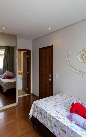 Casa de condomínio à venda com 348m², 3 quartos e 4 vagas Casa de condomínio à venda com 348m², 3 quartos e 4 vagasSuíte 1