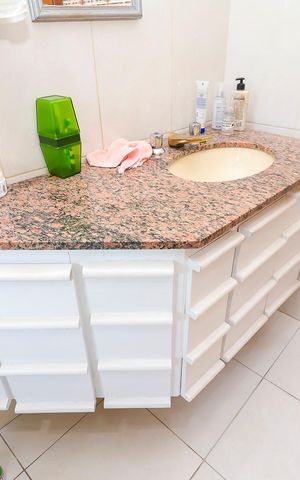 Casa à venda com 270m², 4 quartos e 7 vagasBanheiro da Suíte 1