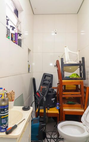 Casa à venda com 270m², 4 quartos e 7 vagasBanheiro da Garagem
