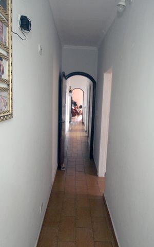 Casa à venda com 180m², 4 quartos e 2 vagasCorredor