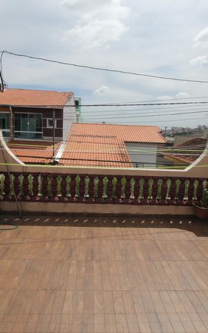 Casa à venda com 180m², 4 quartos e 2 vagasVaranda da Suite