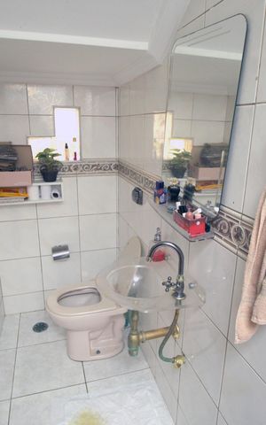 Casa à venda com 180m², 4 quartos e 2 vagasLavabo