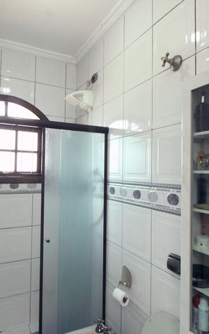 Casa à venda com 180m², 4 quartos e 2 vagasBanheiro da Suíte
