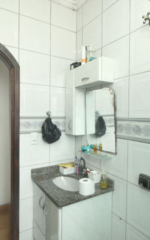Casa à venda com 180m², 4 quartos e 2 vagasBanheiro