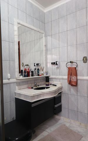 Casa à venda com 270m², 3 quartos e 5 vagasBanheiro Social