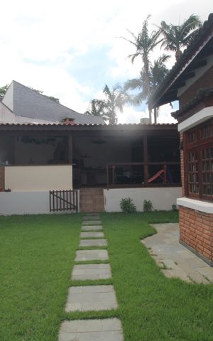 Casa à venda com 670m², 3 quartos e 4 vagasFundos da casa