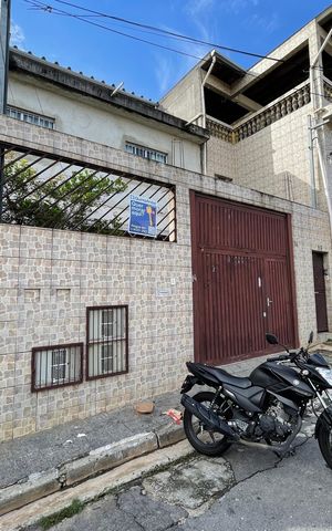 Casa para alugar com 30m², 1 quarto e 1 vagaFachada + Placa