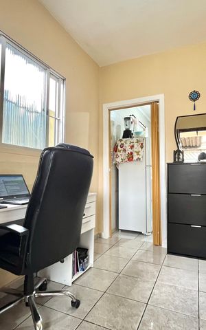 Casa à venda com 80m², 2 quartos e 1 vaga Casa à venda com 80m², 2 quartos e 1 vagaSala