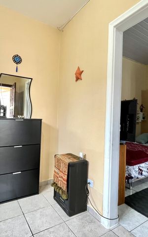 Casa à venda com 80m², 2 quartos e 1 vaga Casa à venda com 80m², 2 quartos e 1 vagaSala