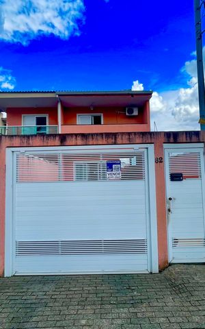Casa à venda com 160m², 3 quartos e 4 vagasPlaca instalada na fachada do imóvel 