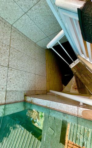 Casa à venda com 160m², 3 quartos e 4 vagasEscada acesso garagem 