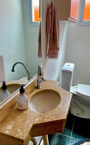 Casa à venda com 160m², 3 quartos e 4 vagasBanheiro 1