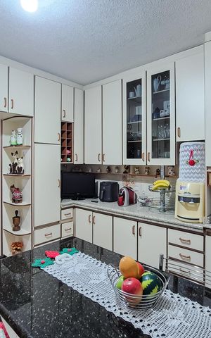 Casa à venda com 195m², 3 quartos e 1 vaga Casa à venda com 195m², 3 quartos e 1 vagaCozinha - Armários