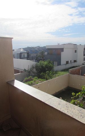 Casa à venda com 122m², 2 quartos e 1 vaga Casa à venda com 122m², 2 quartos e 1 vagaVaranda