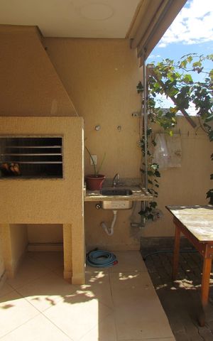 Casa à venda com 122m², 2 quartos e 1 vaga Casa à venda com 122m², 2 quartos e 1 vagaÁrea externa