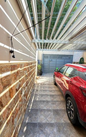 Casa à venda com 142m², 3 quartos e 2 vagas