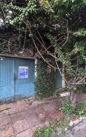 Casa à venda com 200m², 2 quartos e 1 vaga Casa à venda com 200m², 2 quartos e 1 vagaFachada