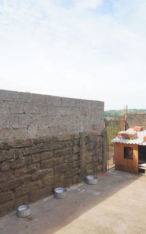 Casa à venda com 80m², 2 quartos e 2 vagasCorredor