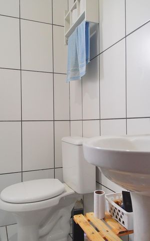 Casa à venda com 80m², 2 quartos e 2 vagasBanheiro