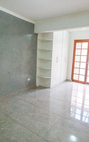 Casa à venda com 120m², 2 quartos e 2 vagasSuíte