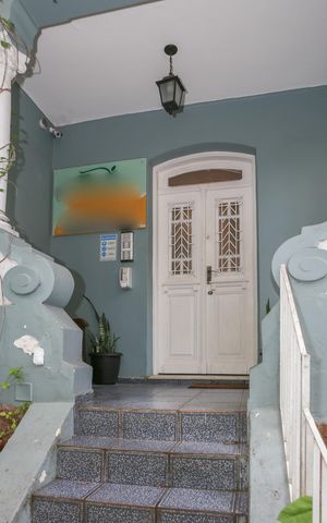 Casa à venda com 402m², 13 quartos e 3 vagas Casa à venda com 402m², 13 quartos e 3 vagasFachada