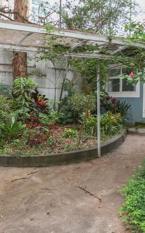 Casa à venda com 402m², 13 quartos e 3 vagas Casa à venda com 402m², 13 quartos e 3 vagasQuintal