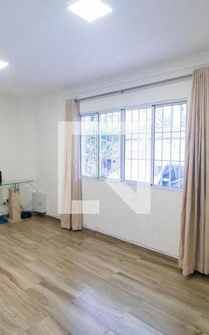 Casa à venda com 360m², 4 quartos e 2 vagas Casa à venda com 360m², 4 quartos e 2 vagasCasa 1