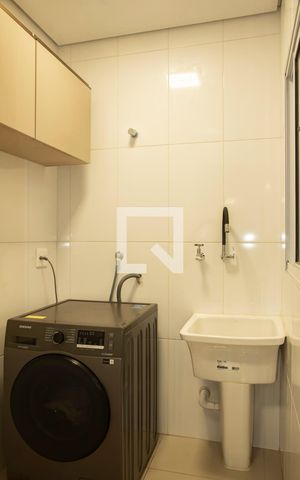 Casa à venda com 360m², 4 quartos e 2 vagas Casa à venda com 360m², 4 quartos e 2 vagasCasa 2