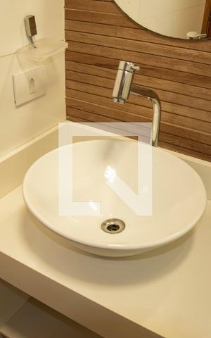 Casa à venda com 360m², 4 quartos e 2 vagas Casa à venda com 360m², 4 quartos e 2 vagasCasa 2