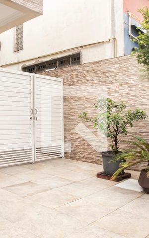 Casa à venda com 360m², 4 quartos e 2 vagas Casa à venda com 360m², 4 quartos e 2 vagasÁrea externa