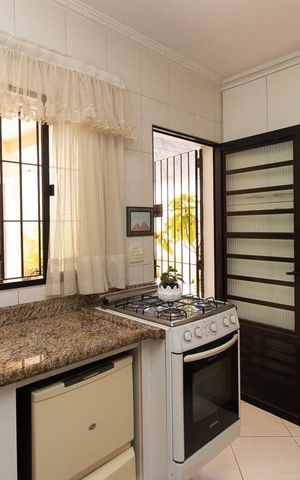Casa à venda com 185m², 3 quartos e 3 vagas Casa à venda com 185m², 3 quartos e 3 vagasCozinha