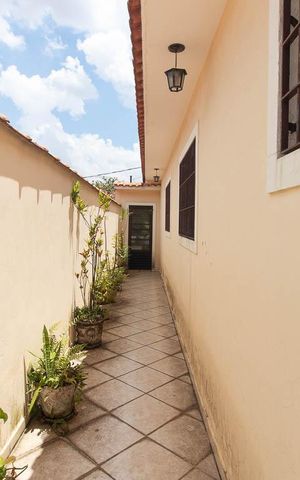 Casa à venda com 185m², 3 quartos e 3 vagas Casa à venda com 185m², 3 quartos e 3 vagasCorredor externo