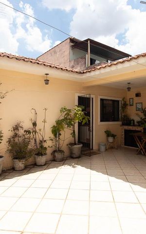 Casa à venda com 185m², 3 quartos e 3 vagas Casa à venda com 185m², 3 quartos e 3 vagasQuintal