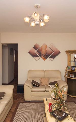Casa à venda com 185m², 3 quartos e 3 vagas Casa à venda com 185m², 3 quartos e 3 vagasSala