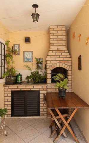 Casa à venda com 185m², 3 quartos e 3 vagas Casa à venda com 185m², 3 quartos e 3 vagasChurrasqueira