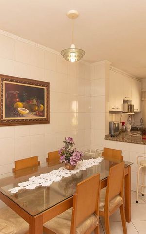 Casa à venda com 185m², 3 quartos e 3 vagas Casa à venda com 185m², 3 quartos e 3 vagasCopa