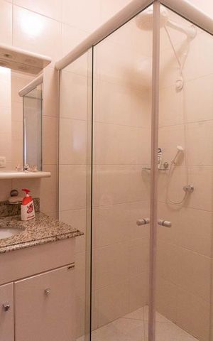 Casa à venda com 185m², 3 quartos e 3 vagas Casa à venda com 185m², 3 quartos e 3 vagasBanheiro Social